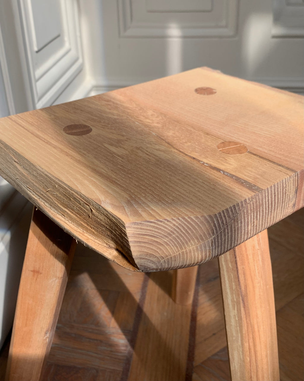 Tabouret “Du même bois ?”